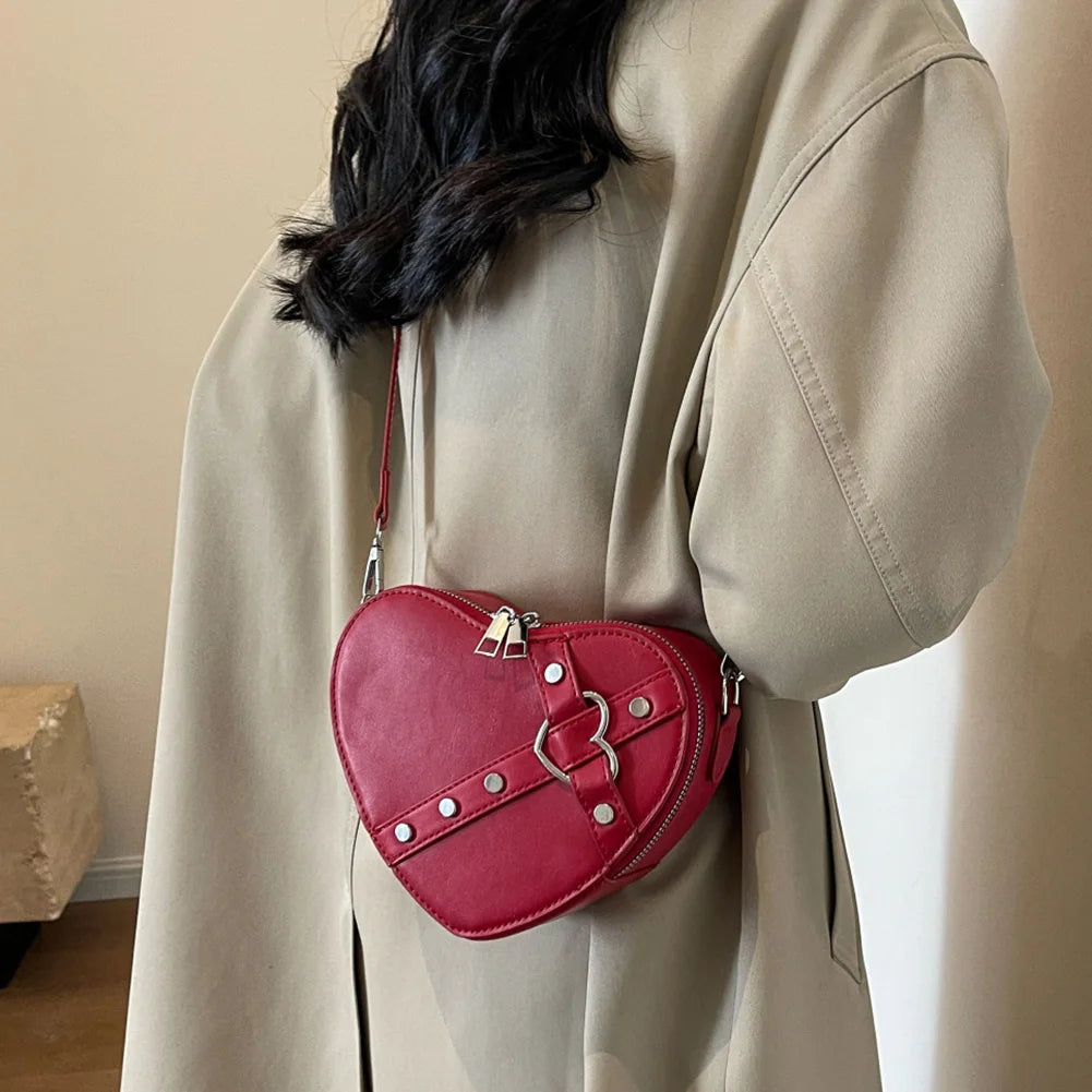 Vintage Heart Shape Crossbody Bags Y2K Small Chain Rivet Shoulder Bag PU Leather Gothic Tote Bag Fashion Women Crossbody Bag