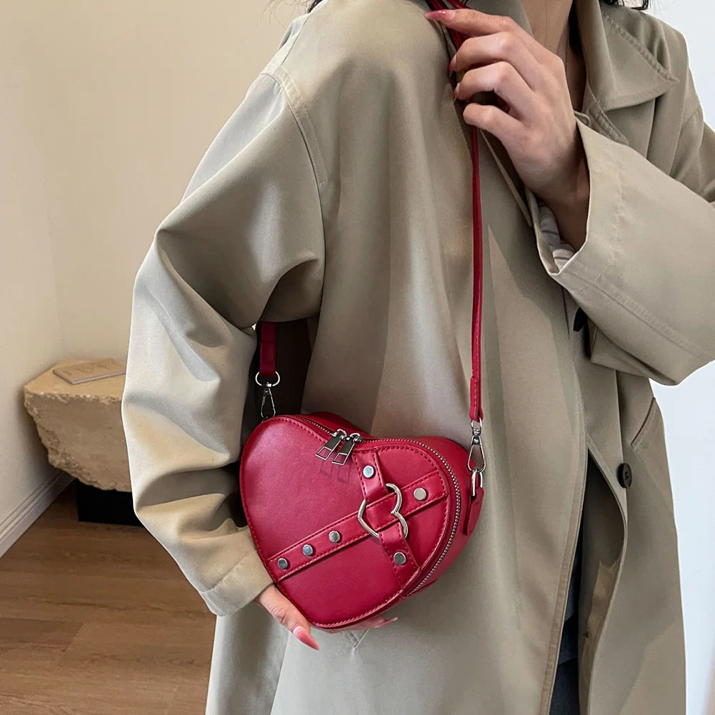 Vintage Heart Shape Crossbody Bags Y2K Small Chain Rivet Shoulder Bag PU Leather Gothic Tote Bag Fashion Women Crossbody Bag